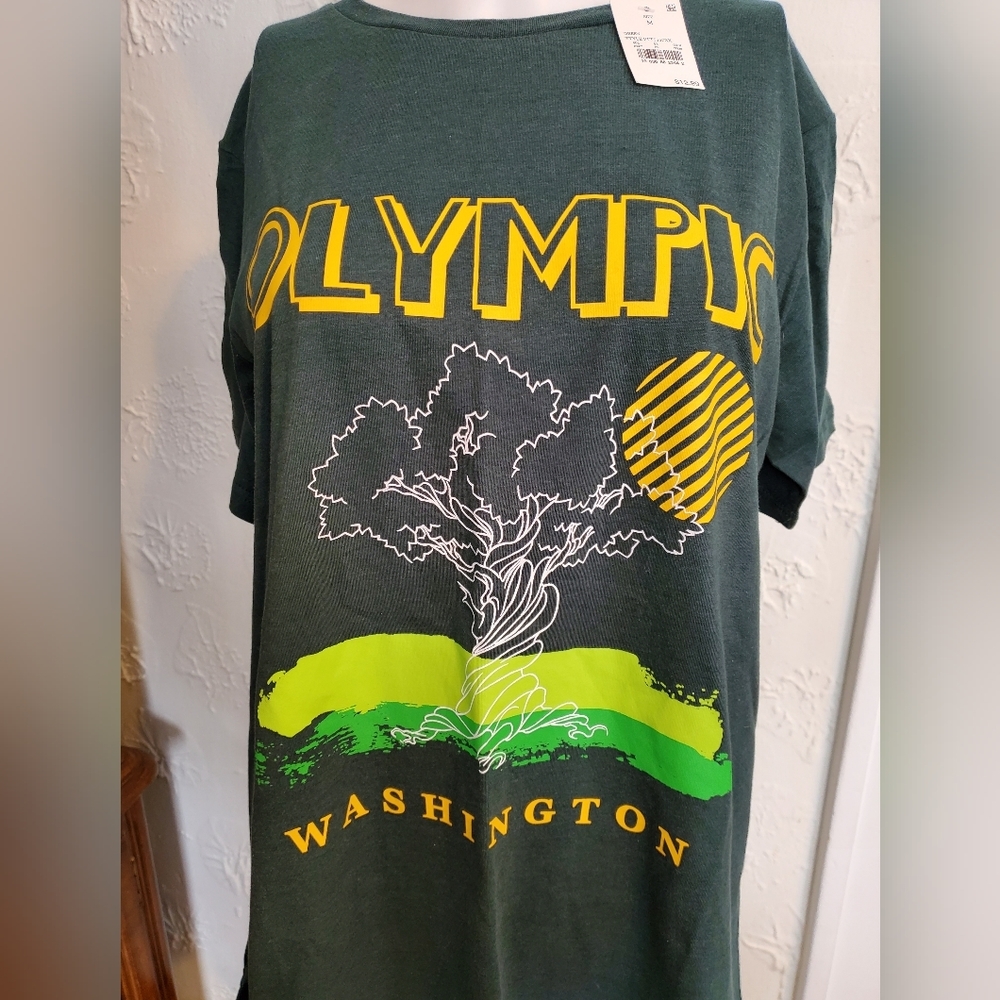 Men's M NWT t-shirt